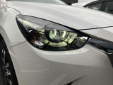鋭く前方を照らす、LEDヘッドライト。遠くまで視界が開けることで、より安心したストレスのない走行を、提供してくれます。ライトの寿命が長いこともLEDの特徴ですね。