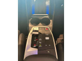 【置き型充電器】置き型充電に対応しております。お持ちの携帯電話が置き型充電器対応でしたら、充電コードの必要なく、すっきりとした車内のまま携帯の充電が可能です。
