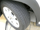 タイヤ残り溝もバッチリ!溝が少ないとスリップしたりブレーキ時の制動距離が長くなってしまいます。交換までまだまだ余裕があるのは経済的にも助かります。