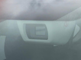【アイサイトVer3】前方の車両等を検知し、衝突しそうな時は警報で注意を促し、ブレーキを踏む力をサポート。ブレーキを踏めなかった場合は衝突被害軽減ブレーキが作動、衝突回避をサポートします。