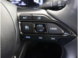 運転中、オーディオの操作をしてて、ハッとしたことはありませんか?ステアリングスイッチは、運転中でもハンドルでオーディオの操作が可能です。