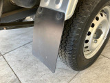 品質へのこだわり!フロアマットやシートなど車内をキレイに清掃し、ニオイや汚れなどを徹底的にクリーニングしてもらっております。室内はピカピカです☆