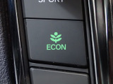 エンジン、エアコンなどを制御し低燃費な『ECONモード』に、また走りを楽しみたいとき、空調など快適性を重視したいときにはスイッチOFFで通常モードに切り替えができます!