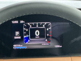 大きくて見やすいスピードメーター。ルークスを象徴するかどまる四角デザインです♪