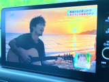 テレビ番組を画面で視聴でき、停車中の待ち時間もゆったり過ごせます。画面が見やすい位置に配置され、音楽やナビなどのメニューへ切り替えやすい点も便利です。