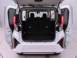 後ろのドアが大きく開くので、荷物が出し入れしやすく積み込みやすいです。大きめの荷物でも大丈夫♪