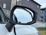 車線変更時の危険をお知らせする「ブラインドスポットモニター」を搭載。