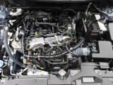 MAZDA2のエンジンルームです。マツダ正規ディーラーとして、責任を持って整備しお渡しいたします。
