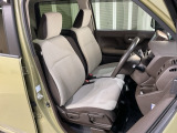 乗降がしやすい運転席。高さが調節できて小柄な方でも運転しやすいポジションをとることができます。