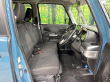 運転席まわりには十分なスペースがあり、大柄な方でもゆったり運転していただける環境です。z
