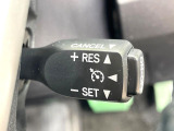 【クルーズコントロール】高速道路もラクラク走行。アクセルを離しても一定速度で走行ができ、長距離運転時の負担を軽減!加速・減速も簡単なスイッチ操作で調整できます。