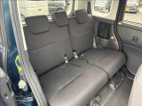 後席(運転席側より)