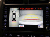 パノラミックビューモニターを装備。駐車場や交差点でクルマを真上から見るように周囲を確認できます。機能の詳細は販売店スタッフまでおたずねください。