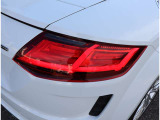 Audi正規ディーラーが高品質をお約束。高度な訓練・教育を受けたAudi専任メカニックが、100項目にもおよぶ精密な点検を実施いたします。すべてをクリアしたAudi車だけが、あなたのお手元に届けられるのです。