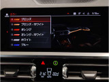 【ⅰドライブナビゲーション】文字情報も鮮明に表示する高解像度カラーディスプレイを採用。視認性に優れた地図デザインと特徴的な建造物を目印にした描写表示で現在位置を把握できます。地図データの更新も可能です