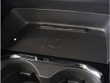 【ワイヤレス充電】ワイヤレス充電Qi規格に対応したスマートフォンなどの携帯機器を充電できます。