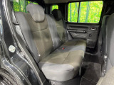 後部座席も気になるようなキズ・汚れやへたり等、大きなダメージはなく、良好な状態です。