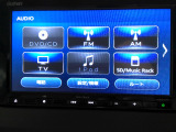 フルセグTVを搭載。CD/DVD再生、Bluetoothオーディオに対応しています。