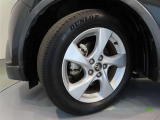タイヤサイズは215/60R17。純正アルミホイール付き!