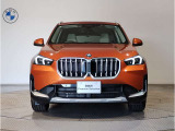 【キドニーグリル】BMWは約90年もの間、ほぼ全ての車両にひと目でBMWだと分かるこの特徴的なフロントグリルが備えられ、デザイン・アイコンとして親しまれてきました。
