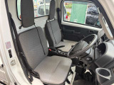 運転席側シートもご覧の状態です!!