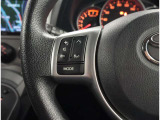 ハンドルから手を放さずに操作出来ますので、安全運転にもつながりますね