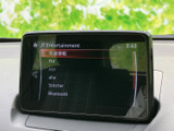 エンターテインメントの一覧から交通情報やFM、AM、Bluetoothなどを選べる表示です。目的に合わせて音源を切り替えやすく、通勤や休日の移動時間にも活用できます。