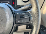 【アダプティブクルーズコントロール(ACC)】予め設定した車速内で自動的に加減速の支援を行います。ステアリングのスイッチを操作することで設定車速を変えたり、前走車との車間距離の設定が可能です。