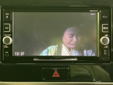 画面でテレビ番組を視聴できる装備です。停車中の休憩時間などに映像を楽しめるため、待ち時間も車内で過ごしやすくなります。表示の切り替えや操作は、停車してからご利用ください。