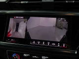 前方・サイド・後方それぞれのカメラ映像を一つに合わせて、まるで上空から見下ろしているような「サラウンドビュー映像」を映しだすことが出来ますので、狭い路地裏が苦手な方でも安心して駐車が出来ます。