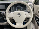 インテリアに合わせたデザインのステアリングは、運転される方のことも考え、運転しやすい形状、大きさです。是非一度、実際に触ってお確かめください。