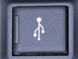 USB端子を装備しております。