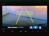 バックでの車庫入れも安心です!リアカメラが付いているバックモニター付のナビを装備しております。操作線もついており距離感も画面から確認できます。
