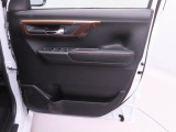 運転席・助手席ドアの内側にドアポケットが装備されています。