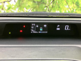 時刻や外気温、シフト位置、速度などをまとめて確認できる表示で、運転に必要な情報を把握しやすい配置です。視線を移した際に確認しやすく、日々の運転を支えます。
