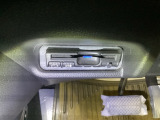 【ETC車載器】カードを挿すだけで準備完了。支払い待ちの渋滞を横目に、スマートに目的地へ向かえます。今の時代のドライブには欠かせない相棒です。利用には、車両情報を登録する別途セットアップが必要です。