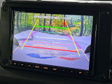 【バックカメラ】駐車時に後方がリアルタイム映像で確認できます。大型商業施設や立体駐車場での駐車時や、夜間のバック時に大活躍!運転スキルに関わらず、今や必須となった装備のひとつです!