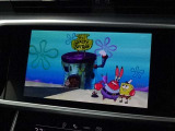 フルセグのTVチューナーが装備されておりますので、渋滞の中やご家族の送迎の待ち時間などでも退屈することなくお過ごし頂けます。