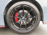 NISMO専用レイズ製19インチアルミ鍛造ホイール:フロント:255/40R19 100Y XLタイヤ、リヤ:285/35R19 103Y XLタイヤ