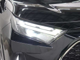 LEDヘッドライトには「オートマチックハイビームシステム」を搭載。夜間走行時にハイビームで走行可能と判断した場合、ロービームとハイビームを自動的に切り替え、前方視界確保をアシストします。