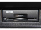 ビルドインタイプのETC車載器がスッキリと収まっています。