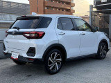 自動車付近の障害物を検知する「コーナーセンサー」搭載です☆