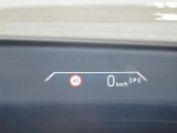 ヘッドアップディスプレイ装備です。運転時の視界に様々な情報が投影されます。