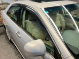 【ドアバイザー】装備です!雨が降っているときに窓を開ける場合は、ドアバイザーがあると便利です。窓の上部を少し開ける程度ならドアバイザーが雨を防ぎます☆