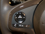 【ステアリングリモコン】ステアリングにオーディオ調節可能なスイッチが装備されていますので運転中でも視線をそらさずにオーディオの調節が可能です!