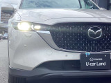 アダプティブLEDヘッドライト カメラや車速センサーと連動して、ハイ、ロー、ワイドローのLEDライトを常に最適な配光に自動制御する優れものです!