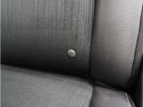 ◆ISOFIX◆シートベルトいらずでチャイルドシートと固定金具を連結するだけでガッチリ固定できます。