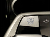 【スタートボタン】リモコンキーを持っているだけで起動可能なスタートボタン。オートスタート/ストップ機能も装備しており燃料消費量の軽減に貢献します。
