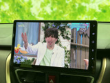 停車時にテレビ番組の映像を視聴でき、休憩時間の過ごし方に幅が広がります。画面表示も大きく見やすいため、停車中に映像を楽しみたい方にも便利な装備です。