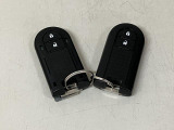 電子カードキーを携帯していれば、ドアハンドルやバックドアのリクエストスイッチを押すだけでドアの施錠・解錠が出来ます♪もちろん 遠隔操作も可能です!盗難防止のイモビライザー機能装備ですよ ☆
